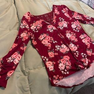 No Boundries Women’s Large Rose Top, 3/4 Sleeve.